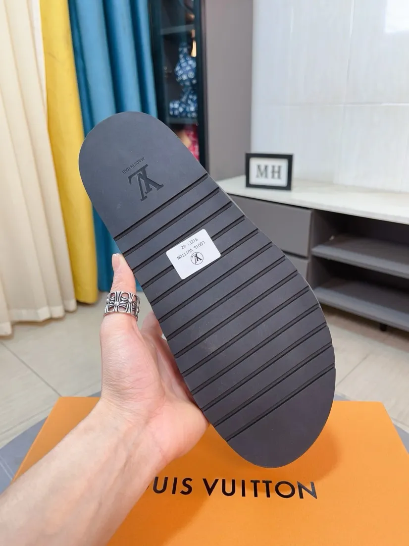 Men's shoes💰300🌹🌹【LV】Multi-color new men's slippers, original quality top version, original special cowhide presbyopia print➕sheepskin on the inside and side, non-slip combination sole, more stable walking, more comfortable and lightweight, high-end and generous, size: 38~44